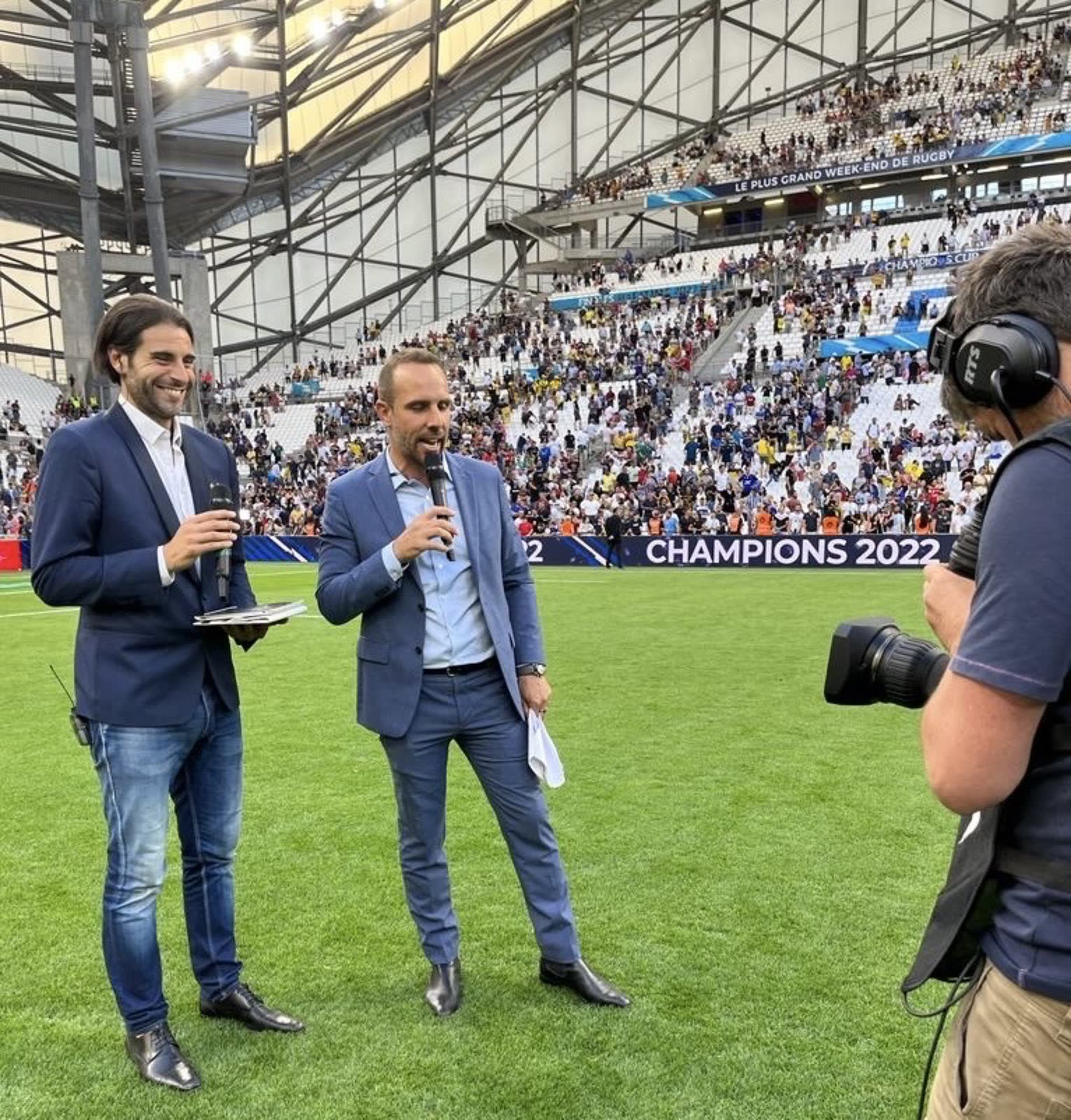 Thomas Desson sur la pelouse de l'Orange Vélodrome pour la finale de Champions Cup 2022